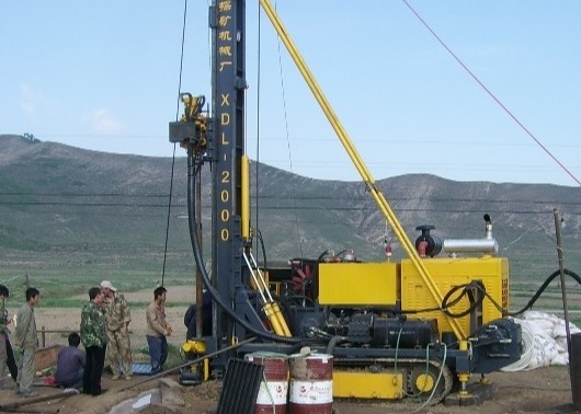 Esteira rolante de Rig Mounted On da perfuração de núcleo de XYL-2B equipada com 30KW a profundidade do motor diesel 350m